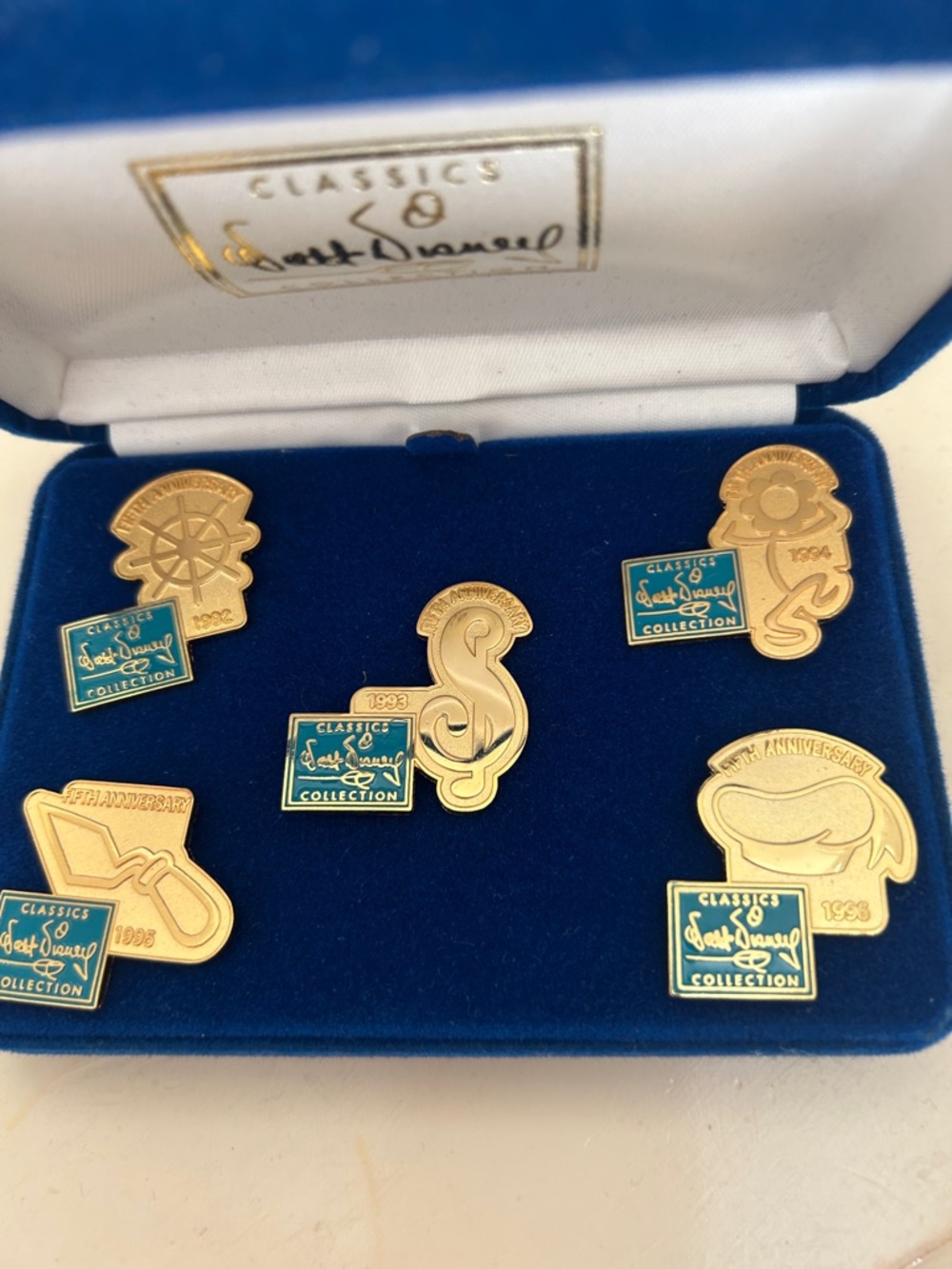 WALT DISNEY Classic  Collector Pin Set - Blue & Gold - Picture 3 of 4